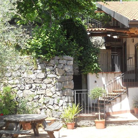 Agriturismo La Casa Del Ghiro Pimonte Exterior photo